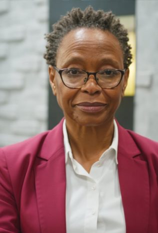 a-professional-studio-portrait-photograp_JZtxjmdCS--ncNC18DMe4Q_NvtuIZ3hT2OqvkDsNclqUw